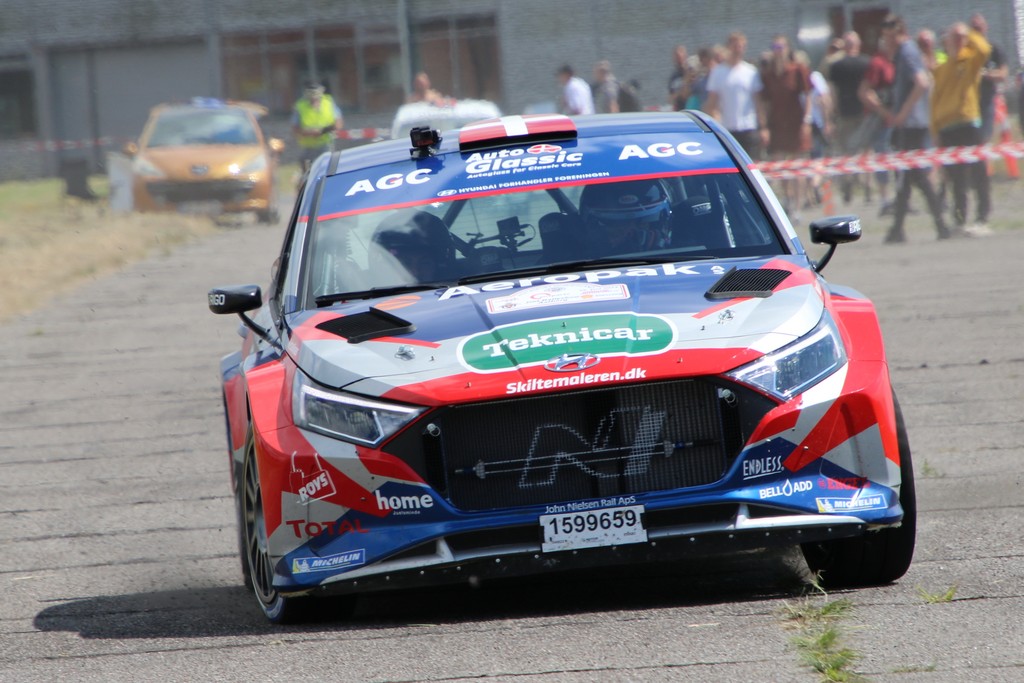 Hyundaien blev testet på forskelligt underlag, bl.a. beton
